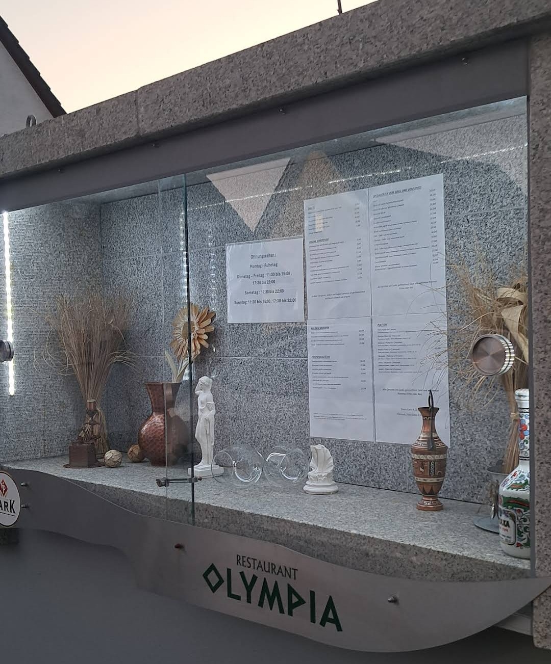 Schaukasten mit Speisekarte